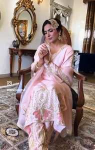 ชุดสูทผ้าไหมแฟชั่นอินเดียปักด้วยมือจากนักออกแบบสมัยใหม่สำหรับงานปาร์ตี้สไตล์ดั้งเดิม - Product Image 3