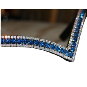 Bandeau frontal personnalisable en forme de V en cristal pour chevaux Bleu ou autres options de couleur sur cuir noir ou marron Design léger - Product Image 1