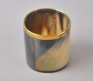 Verre à boire en corne naturelle artisanal de luxe avec un élégant accent de bordure dorée, authentique verre à shot en corne de buffle poli - Product Image 5