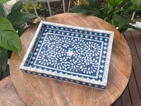 Plateau en nacre incrustée fait main par un exportateur indien pour servir des boissons, des collations, des desserts, décoration d'intérieur, disponible au meilleur prix