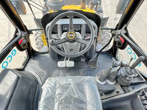 JCB 3DX / 3CX Plus 4WD d'occasion - Godet 4/1 / Ligne de marteaux hydrauliques - Bon état - Moteur d'origine - Engin de construction en stock, prêt à l'emploi - Product Image 5