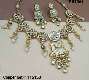 ENSEMBLE DE BIJOUX INDIENS TRADITIONNELS ET À LA MODE EN CUIVRE ENSEMBLE DE BIJOUX DE MARIAGE POUR FEMMES BOUCLES D'OREILLES ET COLLIER - Product Image 4