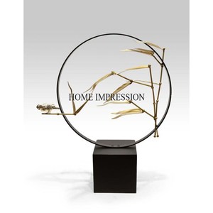 Cadre plaqué or de créateur de fleurs et de feuilles en aluminium coulé d'aspect luxueux avec sculpture unique en bois de forme ronde d'Inde - Product Image 2