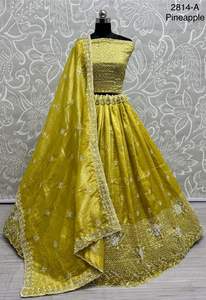 Style moderne lourd et beau or écraser Lehenga Choli avec Dupatta avec paillettes Zari broderie multi-fils travail à vendre - Product Image 3