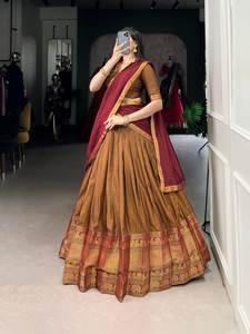 Vente chaude Zari Tissage Lehenga Choli avec Vichitra Soie Dupatta Cousu Toile Flair Lehenga & Blouse Non Cousue pour Femme - Product Image 3