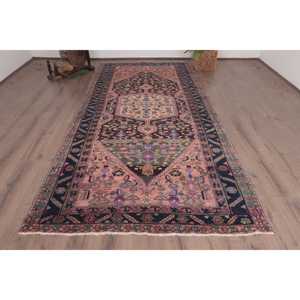 Alfombra de 5x11.1 pies, Alfombra Turca, Alfombra Vintage de Lana Azul con Plantas y Árboles - Product Image 1