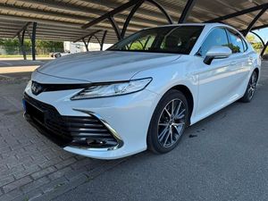 Toyota Camry Hybride Berline 2022, Transmission Automatique, Intérieur Cuir Foncé, Caméra Arrière, Conduite à Gauche, Jantes R17, Toit Ouvrant, Voiture d'Occasion - Product Image 2