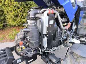 Tracteur agricole utilitaire compact LOVOL M404, 40 CV, 4 roues motrices, hydraulique puissant et performances diesel fiables - Product Image 2