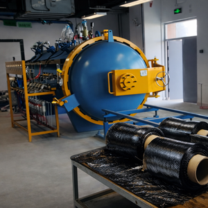 Autoclave composite en fibre de carbone pour le durcissement des préimprégnés et des pièces aérospatiales - Product Image 1
