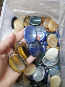 Pierre précieuse assortie pierre de poche polie Feng Shui Tumbled Love Crystal pour la guérison et le soulagement du stress - Product Image 2