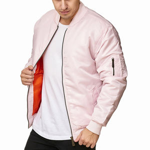 Chaquetas de bombardero de satén para hombre de último estilo, cortavientos de invierno con cuello levantado rosa, decoración de bolsillo de longitud larga, servicio OEM - Product Image 2