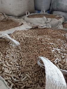 Granulés de balle de riz VIET SEAFARM de qualité supérieure emballage de sac jumbo du Vietnam 13% humidité maximale 3600-3900 norme d'exportation élevée calorifique - Product Image 4