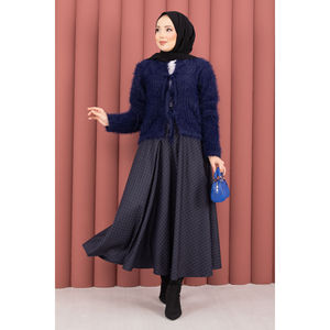 เสื้อคลุมคาร์ดิแกนกำมะหยี่สีน้ำเงินกรมท่าแบบสบายๆ ของ Vera พร้อมเชือกผูกด้านหน้า ปักลายผ้าขนสัตว์ ยาวพิเศษ พิมพ์ลายฤดูใบไม้ผลิ ตกแต่งด้วยกระดุม - Product Image 2