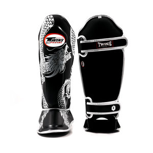 Espinilleras Gemelas de la Mejor Calidad Hechas de Cuero Genuino con Diseño Personalizado, Logotipo a Color y Correa Ajustable con Cierre de Gancho y Bucle para Muay Thai - Product Image 5