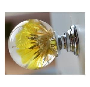 Pomo de puerta de madera y resina respetuoso con el medio ambiente, pulido, bellamente elaborado, elementos de madera natural y resina, producto artesanal - Product Image 5