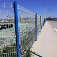 Clôture en treillis métallique de villa populaire Panneau de clôture soudé incurvé 3d Clôture en fil galvanisé pour aéroport Pelouse de verdissement extérieure