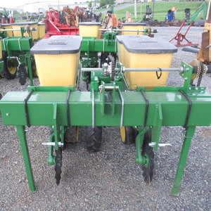 Ready for Home Delivery <strong>2</strong>-6 <strong>Rows</strong> Pneumatic <strong>Corn</strong> Seeder Tractor <strong>Planter</strong> Maize <strong>Planter</strong> With Fertilize Box <strong>Corn</strong> <strong>Planter</strong>