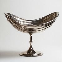 Plateau en aluminium moulé VelvetGlim avec base en velours finition brillante à bord gravé et adapté aux grands cadeaux ou occasions