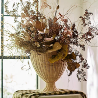 Urne à fleurs en rotin naturel de haute qualité avec un cadre en acier Décorations de Noël Accessoires de décoration d'intérieur du Vietnam B2B