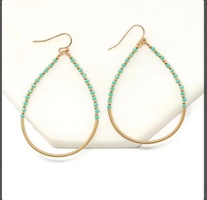 Boucles d'oreilles pendantes tendance en perles de verre légères, forme goutte d'eau, surdimensionnées et simples - Product Image 1