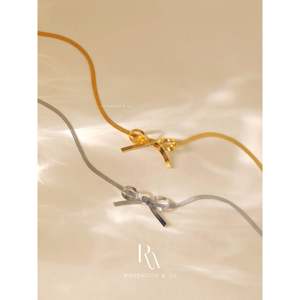 Collana Girocollo con Fiocco da 2mm in Oro 18K e Antitarnish, Gioiello Elegante e Raffinato, Regalo per Lei o per la Mamma - Product Image 5