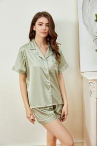 Ensemble personnalisé de pyjamas en soie chemise de demoiselle d'honneur courte et short de mariée vêtements de nuit pour femmes pour cadeaux de demoiselle d'honneur nuits de confort - Product Image 6