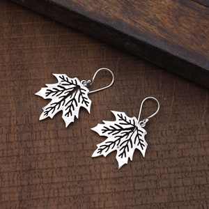 Los más vendidos pendientes de aro de Plata de Ley 925 hechos a mano a la moda talla de hoja de arce bonita para regalos de bodas de fiesta de mujer - Product Image 4