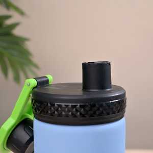 Botella de Vacío de Plástico Dreamy Fantasy, Diseño Clásico Azul para Viajes, Aislada para Mantener Bebidas Frías y Calientes - Product Image 3