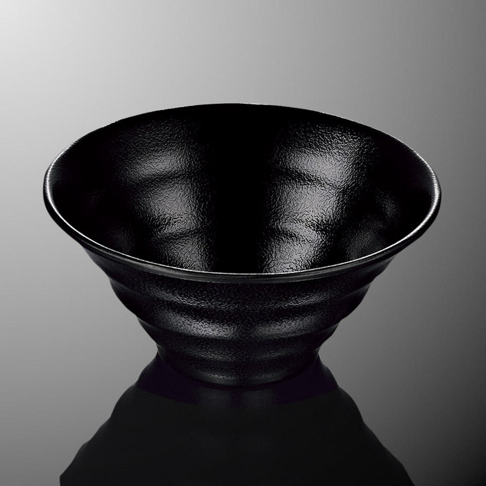 สีดำขนาดใหญ่