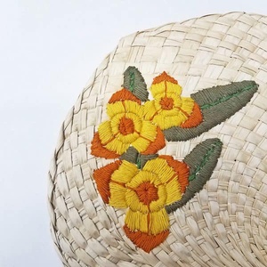 Abanico Plegable de Bambú Hecho a Mano, Abanico de Madera Tejido Natural de Vietnam para Decoración, Regalo, Eventos, Venta al por Mayor - Sra. Tarina - Product Image 1