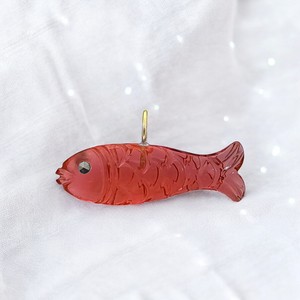 Charmes de poisson en quartz émeraude, pendentifs sculptés en quartz émeraude, boucle de 5 mm, plaqué or, argent 925, charme de poisson, fournisseurs en gros - Product Image 2