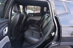 รถ SUV หรูมือสอง ปี 2024 รุ่น C-Compass Latitude ขับเคลื่อน 4 ล้อ เกียร์อัตโนมัติ 8 สปีด กำลัง 200 แรงม้า - Product Image 3