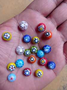 En cuentas de vidrio de flores millefiori multicolor de forma redonda en tamaños de colores surtidos y patrones de reventa por Tiendas de Cuentas - Product Image 5