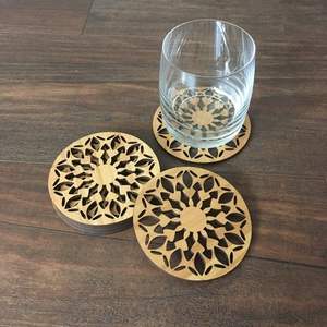 2025 nueva venta al por mayor estilo clásico rompecabezas posavasos hermosa práctica estructura de madera de nogal Venta caliente posavasos clásicos - Product Image 2