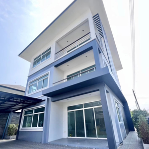 อาคาร3ชั้นสำหรับขายในอำเภอเมืองไทยสำหรับใช้ในสำนักงานหรือคลังสินค้า - Product Image 1