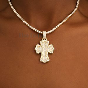 Vente en gros de pendentifs de bijouterie fine en argent sterling 925 plaqué or 18 carats Baguette VVS Moissanite Pendentif croix style Hip Hop - Product Image 1