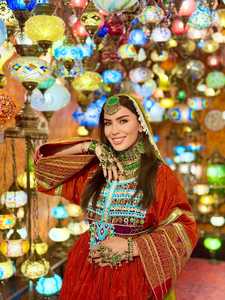 Tenue afghane élégante personnalisable à manches longues entièrement évasée Kuchi Afghani robe de soirée perlée dentelle Chunni pantalon bouton - Product Image 4