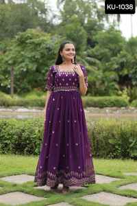 Style indien et pakistanais Premium Designer Readmade Faux Blooming Gowns avec broderie Zari Sequins Work Ethnic Wear Gowns - Product Image 5