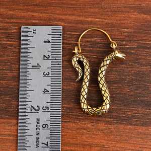 Pendientes de Aro con Diseño de Serpiente, Moda 2024, Joyería Gótica de Latón para Mujer, Acabado Plateado Oxidado, Diseño de Reptil, Venta al Por Mayor/OEM - Product Image 4