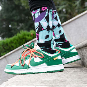 Calcetines Deportivos de Poliéster con Estampado Sublimado, Antideslizantes, Antibacterianos, de Mezcla de Algodón, con Logotipo Personalizado al por Mayor - Product Image 3