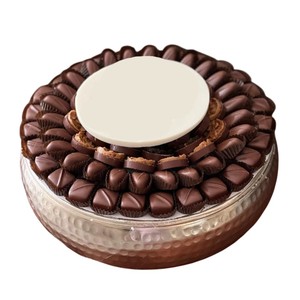 Plateau à dessert au chocolat de luxe avec grappes de noix et garniture de pétale de rose sur un élégant plateau de service en argent pour la vente en gros et les événements - Product Image 3