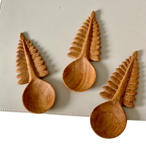 ช้อนเสิร์ฟไม้กระถินเทศธรรมชาติคุณภาพสูง รูปทรงใบไม้ ดีไซน์สไตล์โบฮีเมียน สำหรับใช้กับชาม ผลิตในเวียดนาม - Product Image 3