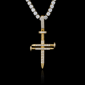 Colgante de Aleación Chapado en Oro con Diamantes CZ Engastados a Mano Personalizado - Product Image 1