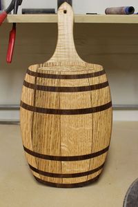 Tabla de cortar de madera minimalista moderna El mango alargado, perfectamente integrado en el diseño - Product Image 6