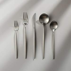 Cubiertos de Acero Inoxidable Hechos a Mano en India, Cubiertos Elegantes a un Precio Accesible, Juego de Cubiertos de Plata - Product Image 5