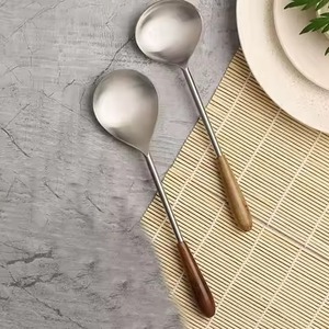 Poignée en bois Salade Servant Ensemble En Acier Inoxydable Mat Plaqué Or Cuisine Utilisation - Product Image 5