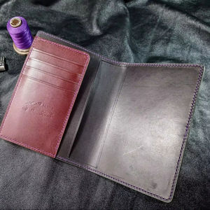 Vente en gros de porte-passeports en cuir véritable avec logo personnalisé à la mode bloquant la RFID PTH-0069 - Product Image 1