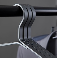 Crochets et rails de suspension en aluminium argenté de qualité supérieure pour la maison, la chambre, les magasins et les centres commerciaux – R International
