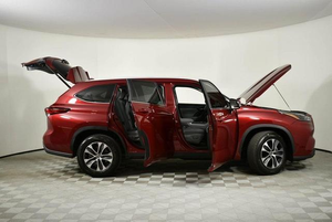 AUTO USADO ROJO 2023 Highlander XLE DISPONIBLE PARA ENTREGA INMEDIATA - Product Image 3