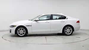 2018 J aguar XE Premium 25t AWD usado cuidadosamente - Product Image 3